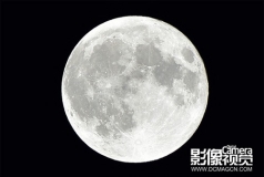 用D5200和70-300mm镜头捕捉圆月